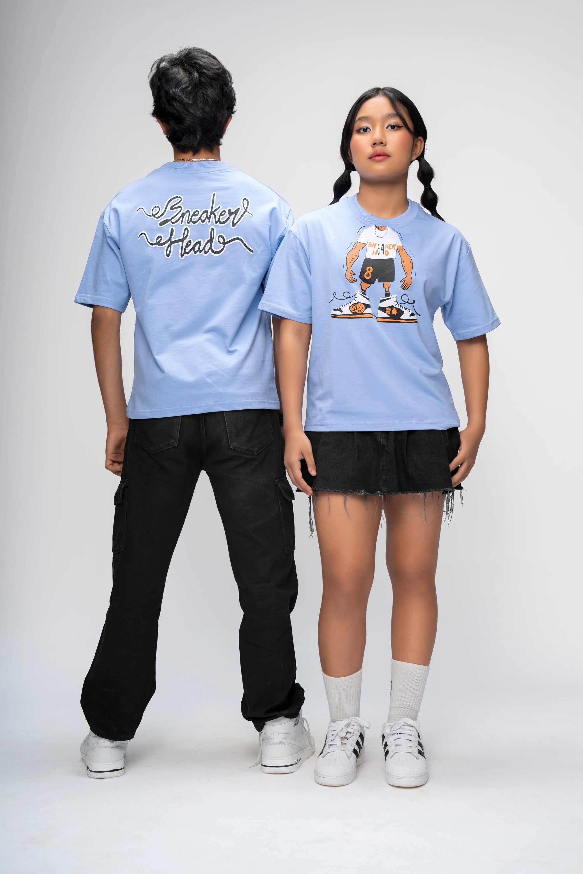 SNEAKER DOODLE BLUE OVERSIZED UNISEX T-SHIRT